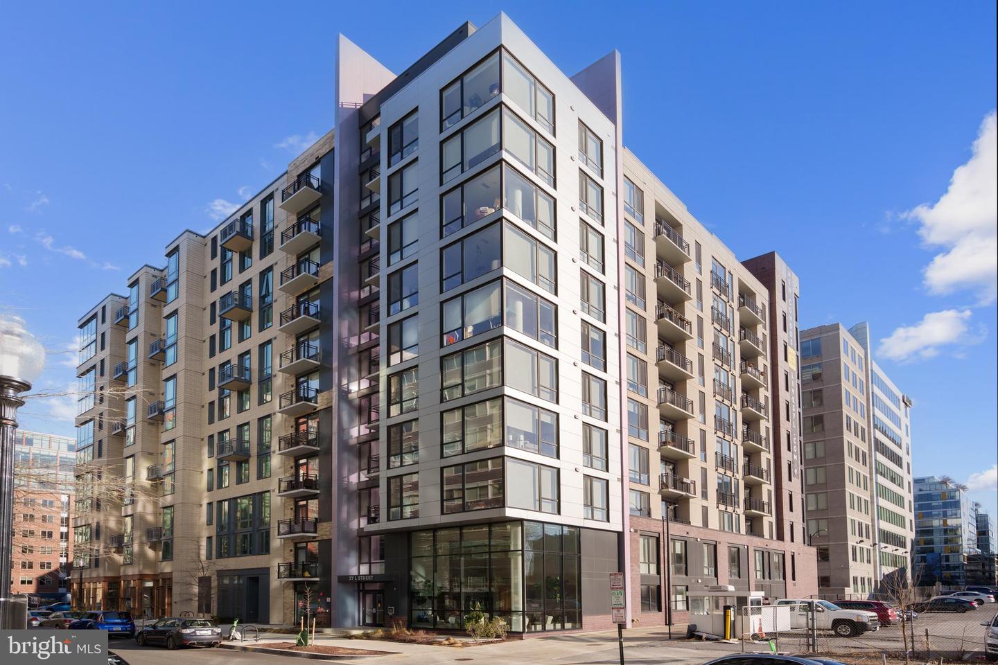 37 L ST SE #1001, WASHINGTON, District Of Columbia 20003, 2 Bedrooms Bedrooms, ,2 BathroomsBathrooms,Residential,For sale,37 L ST SE #1001,DCDC2185138 MLS # DCDC2185138