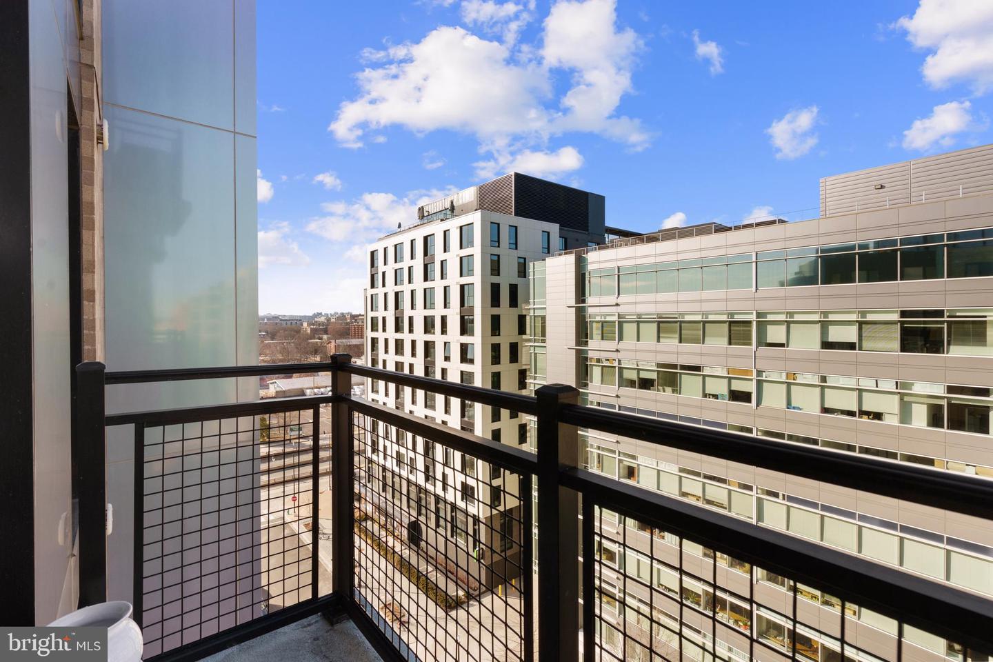 37 L ST SE #1001, WASHINGTON, District Of Columbia 20003, 2 Bedrooms Bedrooms, ,2 BathroomsBathrooms,Residential,For sale,37 L ST SE #1001,DCDC2185138 MLS # DCDC2185138