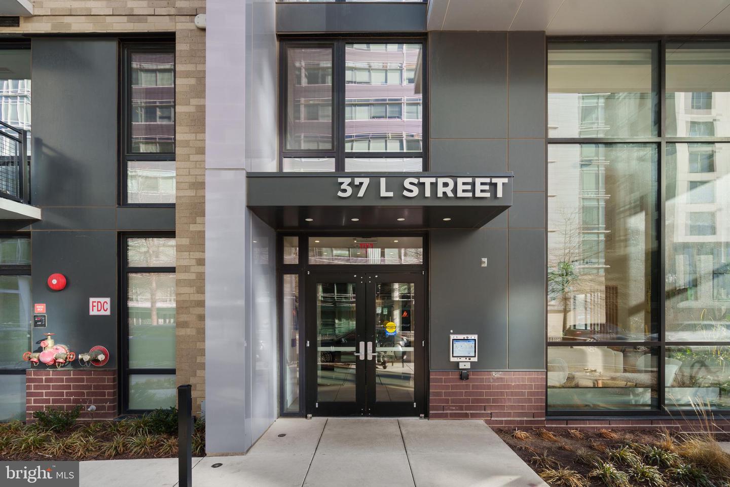 37 L ST SE #1001, WASHINGTON, District Of Columbia 20003, 2 Bedrooms Bedrooms, ,2 BathroomsBathrooms,Residential,For sale,37 L ST SE #1001,DCDC2185138 MLS # DCDC2185138