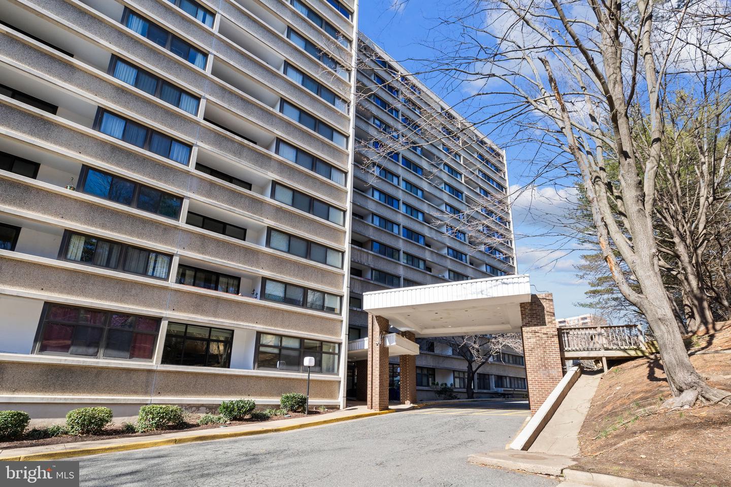 5911 EDSALL RD #814, ALEXANDRIA, Virginia 22304, 2 Bedrooms Bedrooms, ,2 BathroomsBathrooms,Residential,For sale,5911 EDSALL RD #814,VAAX2041880 MLS # VAAX2041880