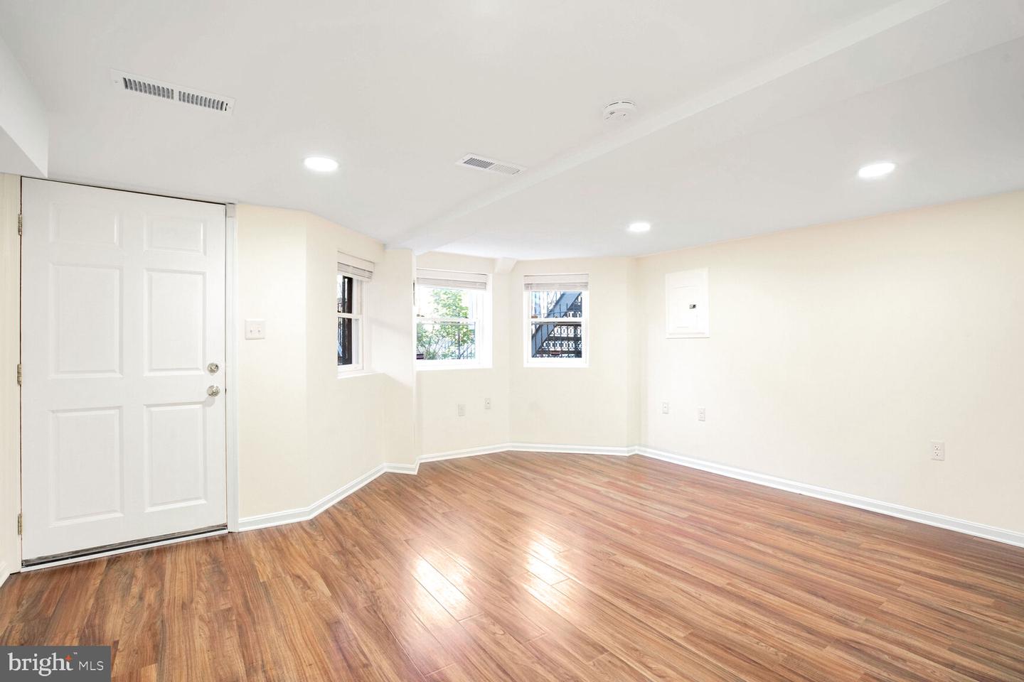 507 G ST NE, WASHINGTON, District Of Columbia 20002, 3 Bedrooms Bedrooms, 4 Rooms Rooms,3 BathroomsBathrooms,Residential,For sale,507 G ST NE,DCDC2185896 MLS # DCDC2185896