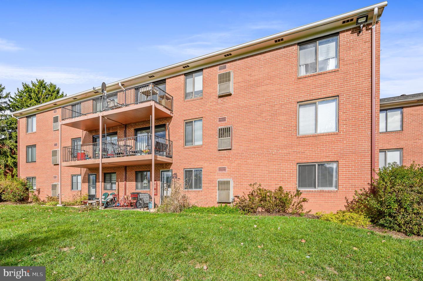 125-E CLUBHOUSE DR SW #1, LEESBURG, Virginia 20175, 2 Bedrooms Bedrooms, ,1 BathroomBathrooms,Residential,For sale,125-E CLUBHOUSE DR SW #1,VALO2084274 MLS # VALO2084274