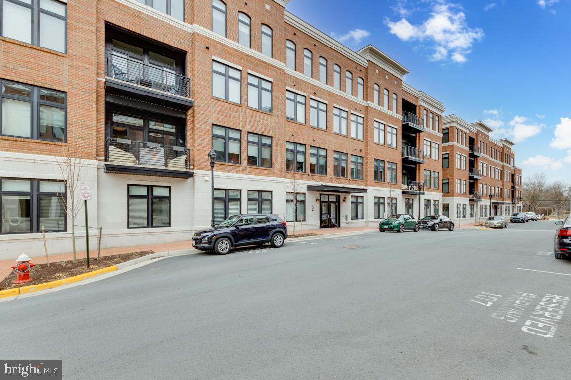5 STATIONMASTER ST SE #102, LEESBURG, Virginia 20175, 1 Bedroom Bedrooms, ,1 BathroomBathrooms,Residential,For sale,5 STATIONMASTER ST SE #102,VALO2089110 MLS # VALO2089110