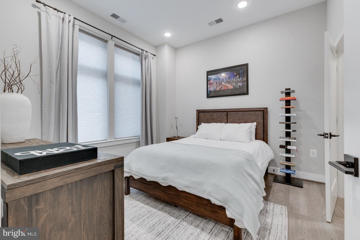 5 STATIONMASTER ST SE #102, LEESBURG, Virginia 20175, 1 Bedroom Bedrooms, ,1 BathroomBathrooms,Residential,For sale,5 STATIONMASTER ST SE #102,VALO2089110 MLS # VALO2089110