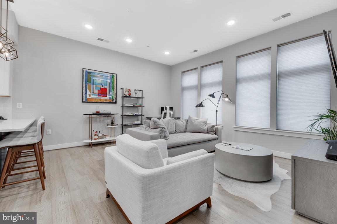 5 STATIONMASTER ST SE #102, LEESBURG, Virginia 20175, 1 Bedroom Bedrooms, ,1 BathroomBathrooms,Residential,For sale,5 STATIONMASTER ST SE #102,VALO2089110 MLS # VALO2089110