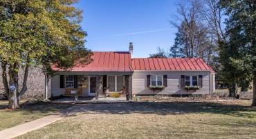 209 HAWKSBILL HEIGHTS DR, LURAY, Virginia 22835, 3 Bedrooms Bedrooms, 5 Rooms Rooms,2 BathroomsBathrooms,Residential,For sale,209 HAWKSBILL HEIGHTS DR,VAPA2004492 MLS # VAPA2004492