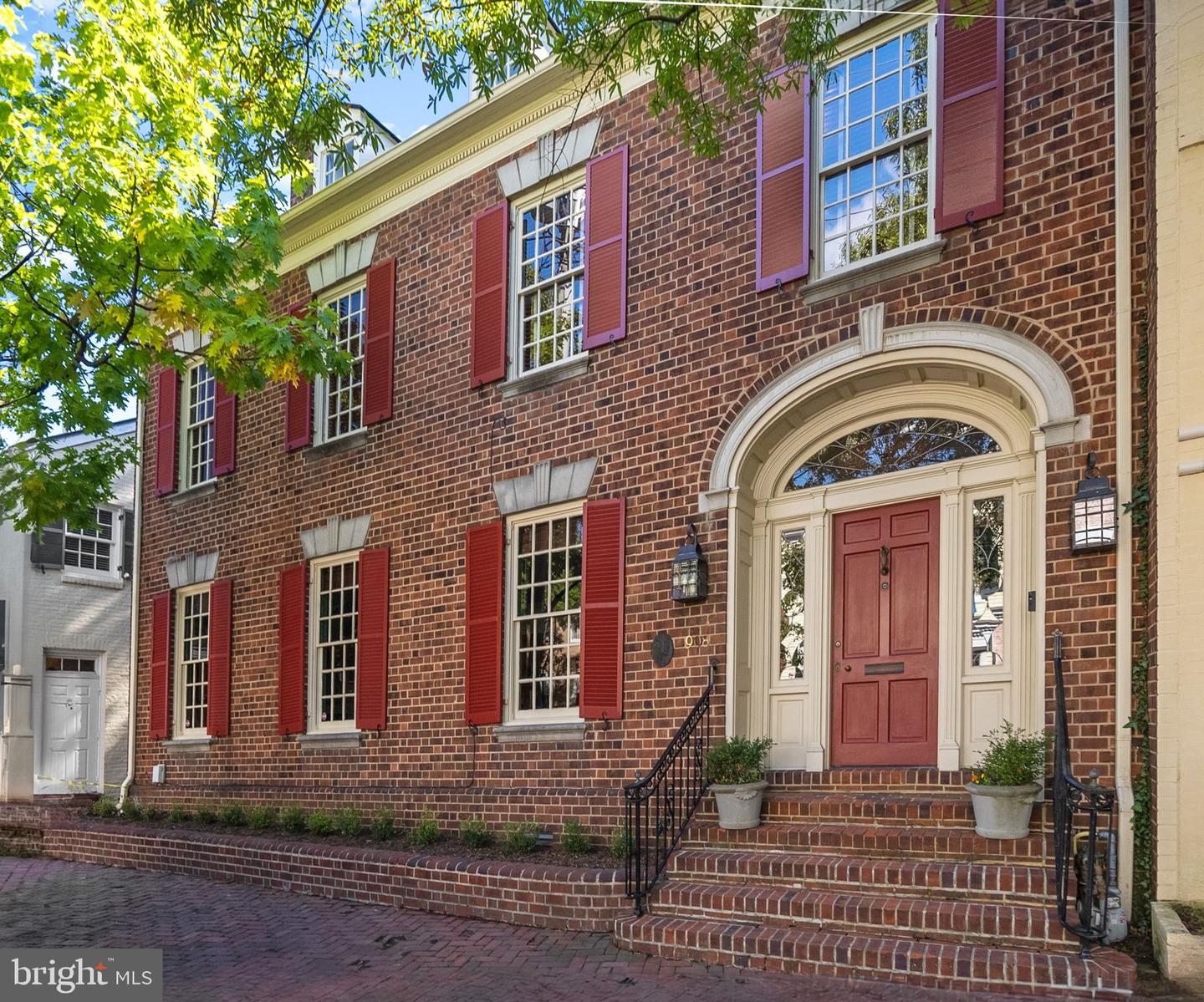 908 CAMERON ST, ALEXANDRIA, Virginia 22314, 5 Bedrooms Bedrooms, ,3 BathroomsBathrooms,Residential,For sale,908 CAMERON ST,VAAX2036502 MLS # VAAX2036502