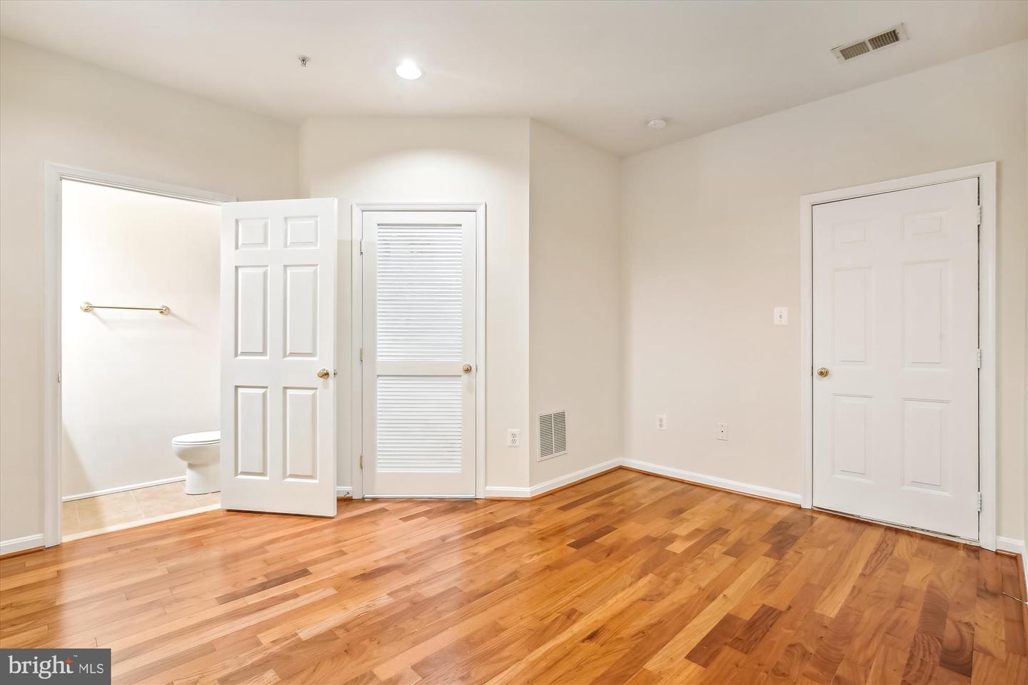 6119 MADISON CREST CT, FALLS CHURCH, Virginia 22041, 3 Bedrooms Bedrooms, ,2 BathroomsBathrooms,Residential,For sale,6119 MADISON CREST CT,VAFX2219682 MLS # VAFX2219682
