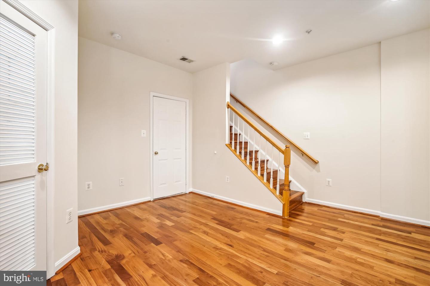 6119 MADISON CREST CT, FALLS CHURCH, Virginia 22041, 3 Bedrooms Bedrooms, ,2 BathroomsBathrooms,Residential,For sale,6119 MADISON CREST CT,VAFX2219682 MLS # VAFX2219682