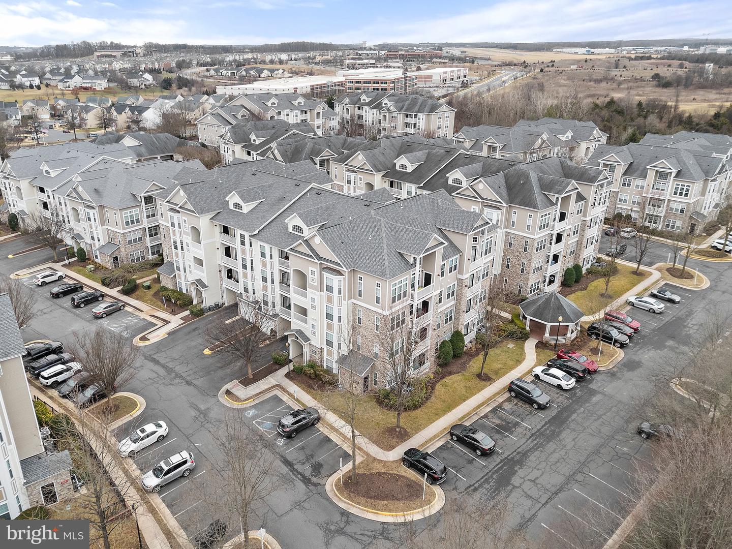 506 SUNSET VIEW TER SE #302, LEESBURG, Virginia 20175, 1 Bedroom Bedrooms, ,1 BathroomBathrooms,Residential,For sale,506 SUNSET VIEW TER SE #302,VALO2088222 MLS # VALO2088222