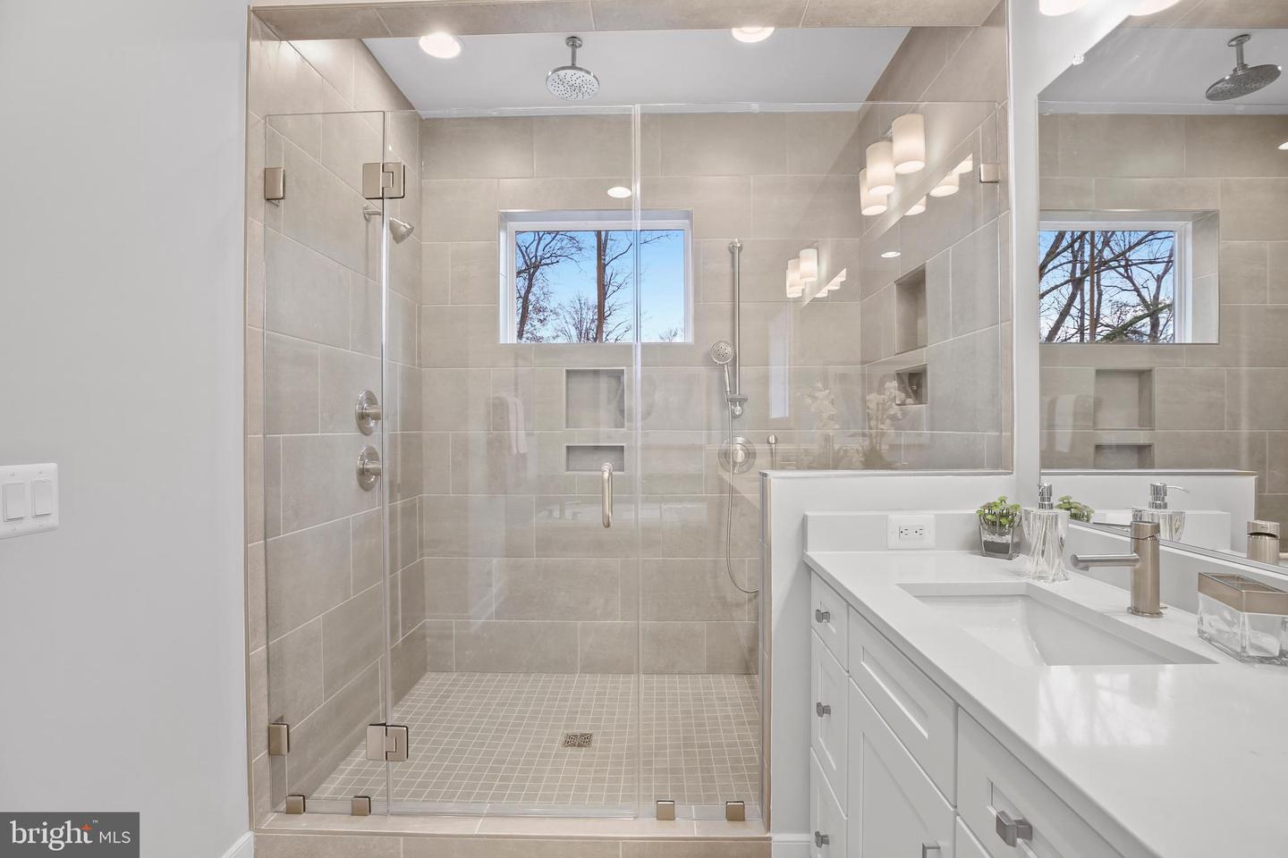 613 UPHAM PL NW, VIENNA, Virginia 22180, 4 Bedrooms Bedrooms, ,3 BathroomsBathrooms,Residential,For sale,613 UPHAM PL NW,VAFX2222636 MLS # VAFX2222636