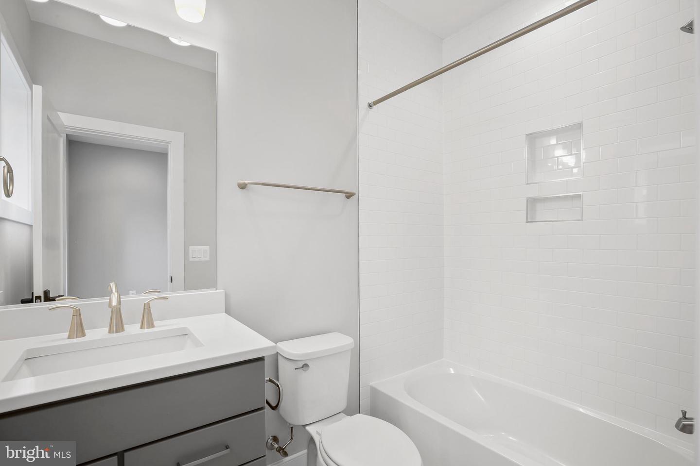 613 UPHAM PL NW, VIENNA, Virginia 22180, 4 Bedrooms Bedrooms, ,3 BathroomsBathrooms,Residential,For sale,613 UPHAM PL NW,VAFX2222636 MLS # VAFX2222636