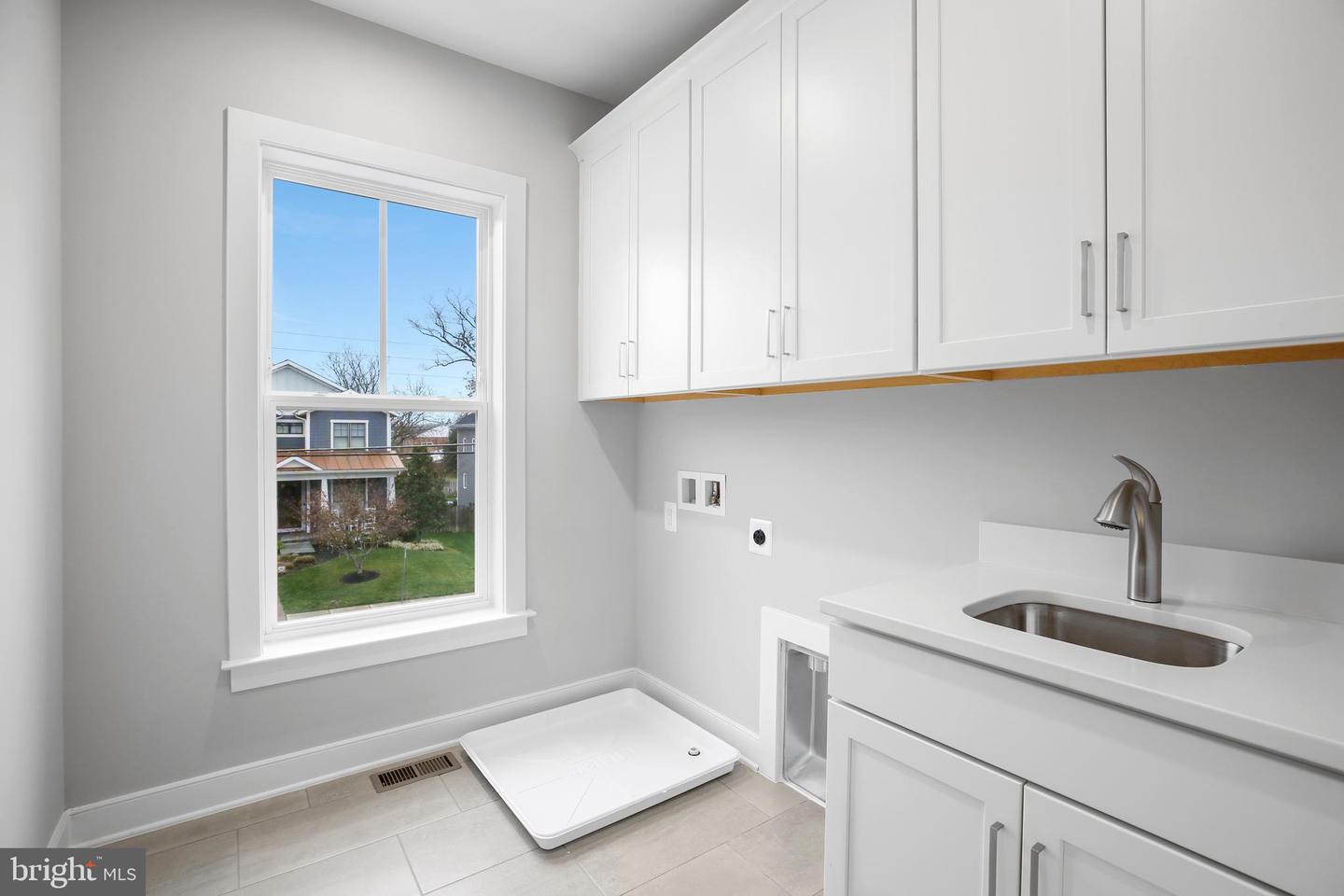 613 UPHAM PL NW, VIENNA, Virginia 22180, 4 Bedrooms Bedrooms, ,3 BathroomsBathrooms,Residential,For sale,613 UPHAM PL NW,VAFX2222636 MLS # VAFX2222636