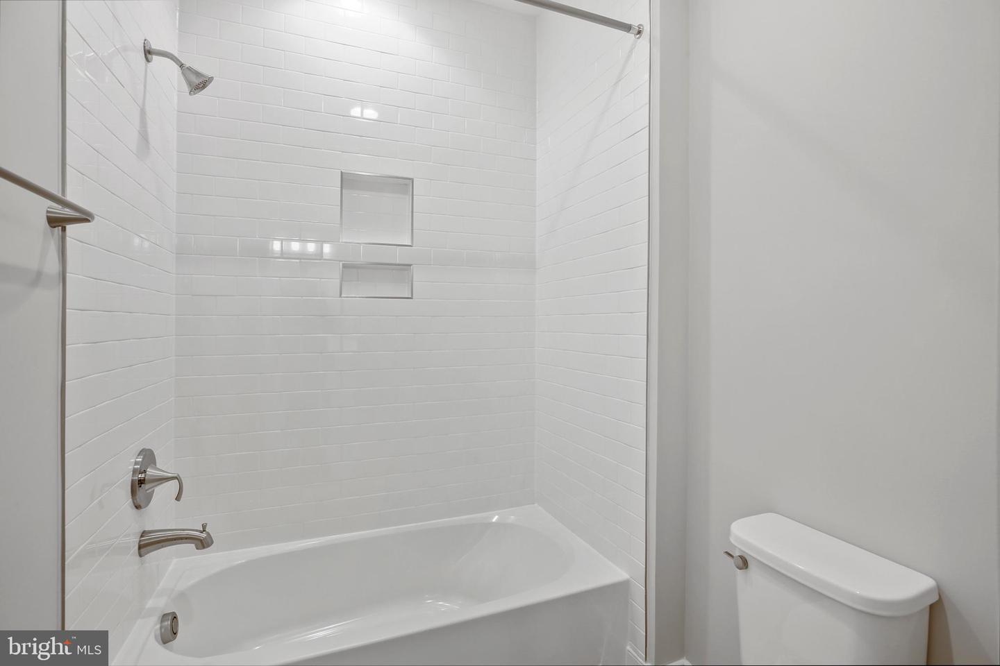 613 UPHAM PL NW, VIENNA, Virginia 22180, 4 Bedrooms Bedrooms, ,3 BathroomsBathrooms,Residential,For sale,613 UPHAM PL NW,VAFX2222636 MLS # VAFX2222636