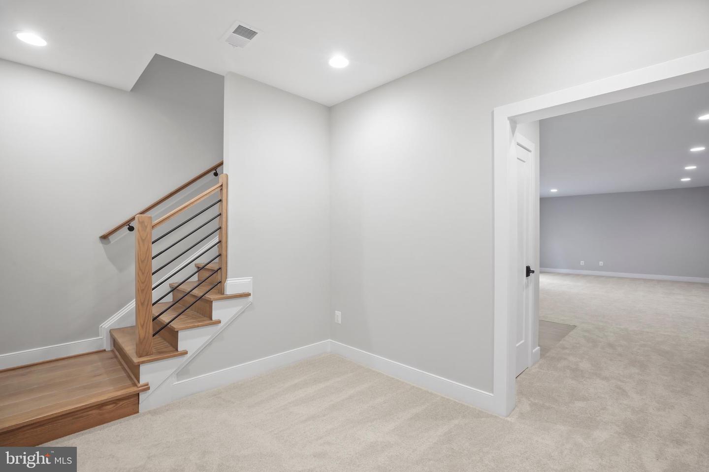 613 UPHAM PL NW, VIENNA, Virginia 22180, 4 Bedrooms Bedrooms, ,3 BathroomsBathrooms,Residential,For sale,613 UPHAM PL NW,VAFX2222636 MLS # VAFX2222636