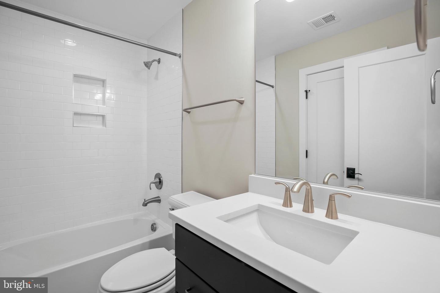 613 UPHAM PL NW, VIENNA, Virginia 22180, 4 Bedrooms Bedrooms, ,3 BathroomsBathrooms,Residential,For sale,613 UPHAM PL NW,VAFX2222636 MLS # VAFX2222636