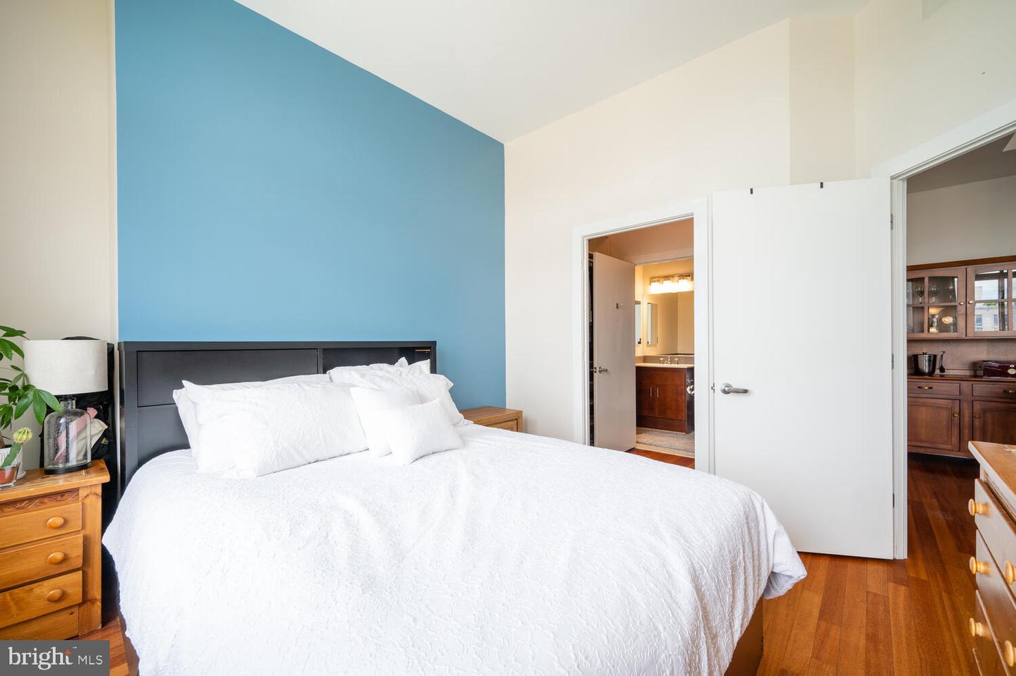 1000 NEW JERSEY AVE SE #PH15, WASHINGTON, District Of Columbia 20003, 2 Bedrooms Bedrooms, ,2 BathroomsBathrooms,Residential,For sale,1000 NEW JERSEY AVE SE #PH15,DCDC2186124 MLS # DCDC2186124