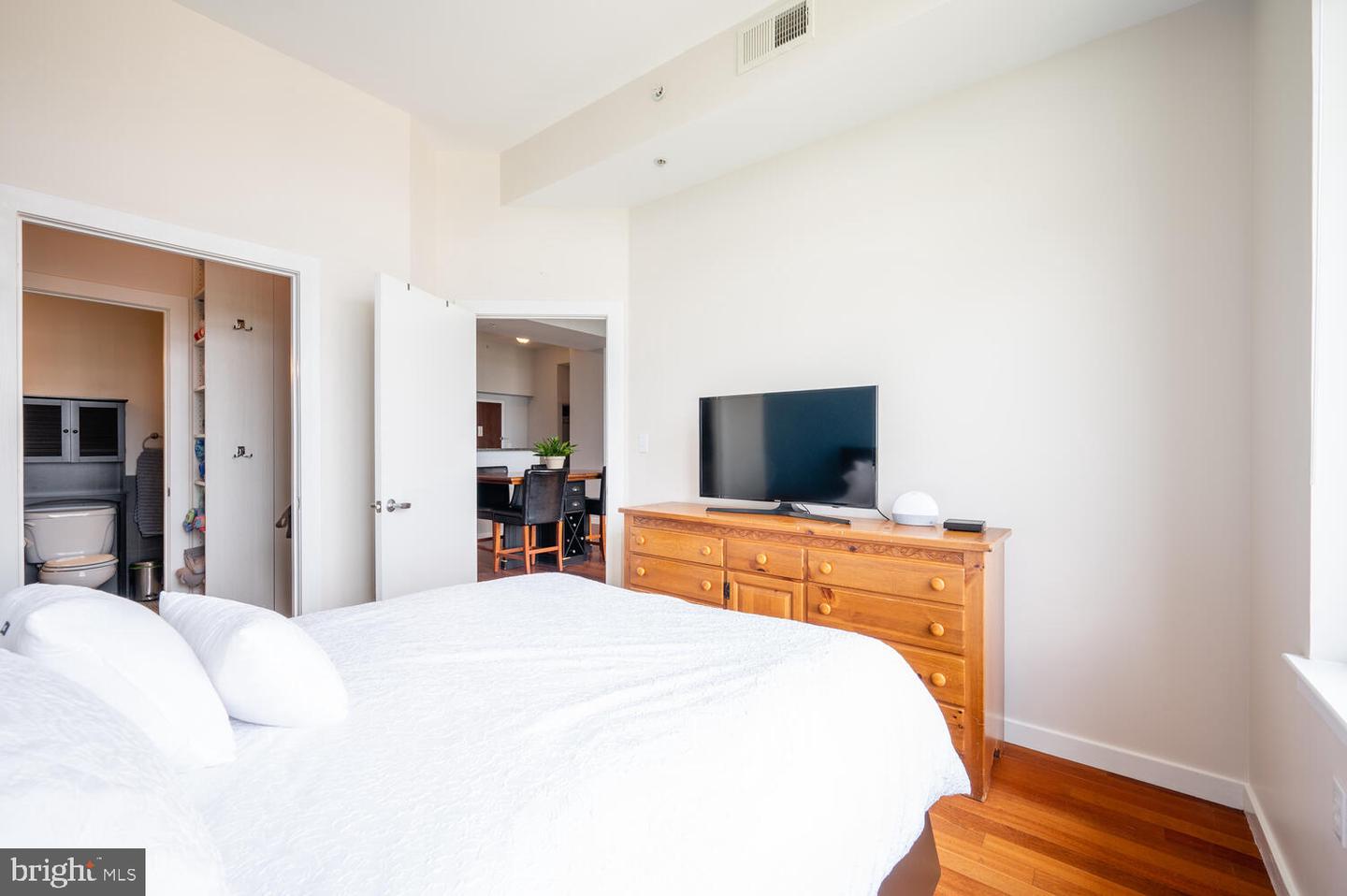 1000 NEW JERSEY AVE SE #PH15, WASHINGTON, District Of Columbia 20003, 2 Bedrooms Bedrooms, ,2 BathroomsBathrooms,Residential,For sale,1000 NEW JERSEY AVE SE #PH15,DCDC2186124 MLS # DCDC2186124