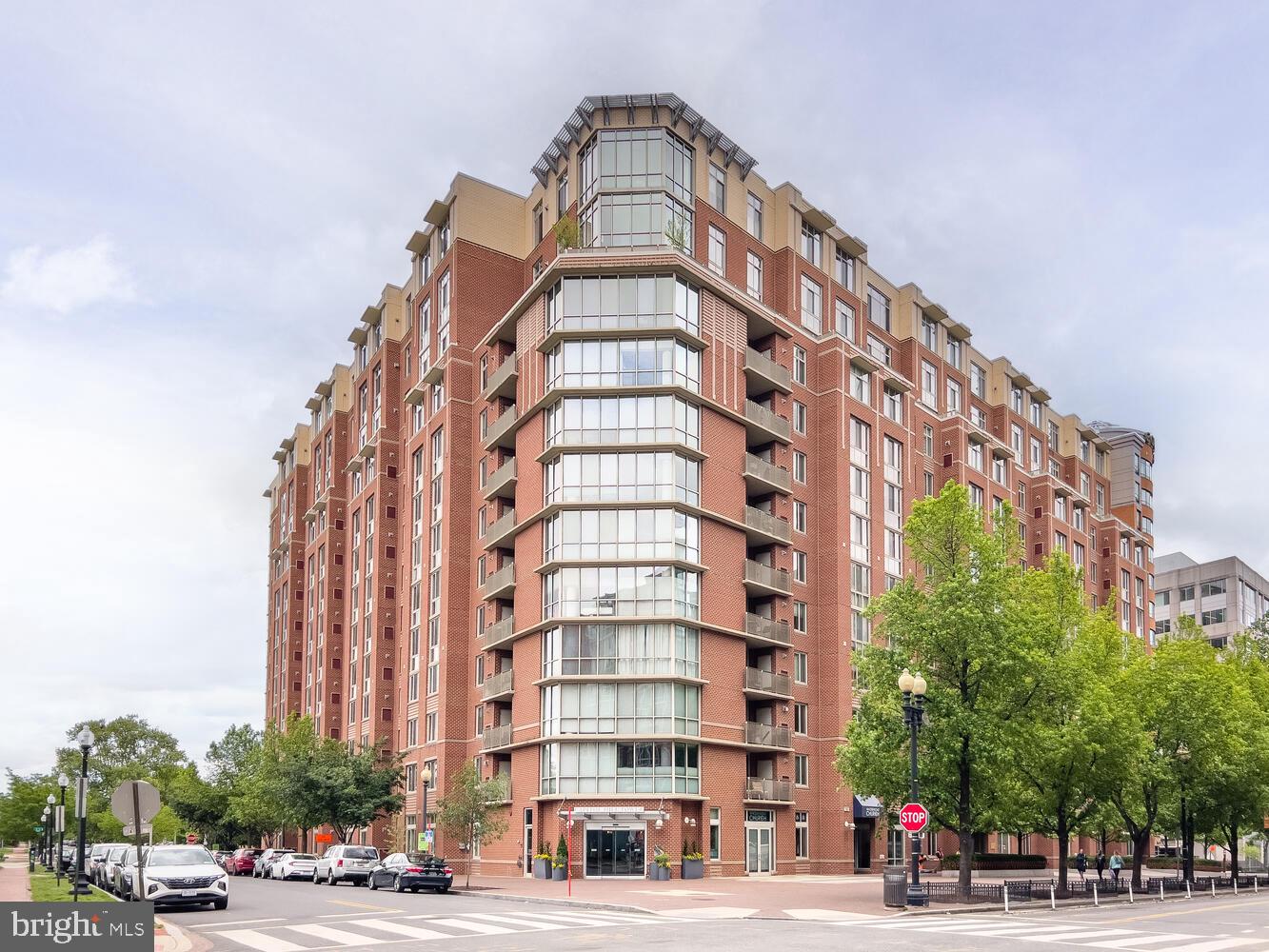 1000 NEW JERSEY AVE SE #PH15, WASHINGTON, District Of Columbia 20003, 2 Bedrooms Bedrooms, ,2 BathroomsBathrooms,Residential,For sale,1000 NEW JERSEY AVE SE #PH15,DCDC2186124 MLS # DCDC2186124