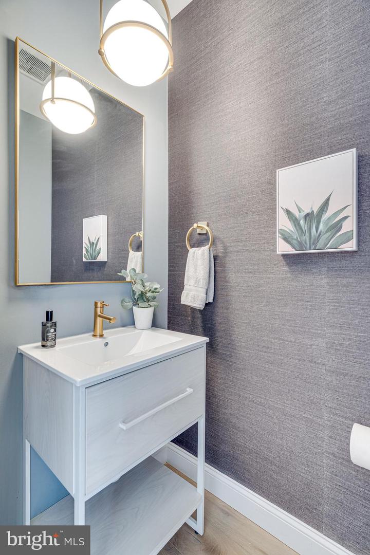 467 M ST NW #1, WASHINGTON, District Of Columbia 20001, 3 Bedrooms Bedrooms, ,2 BathroomsBathrooms,Residential,For sale,467 M ST NW #1,DCDC2185216 MLS # DCDC2185216
