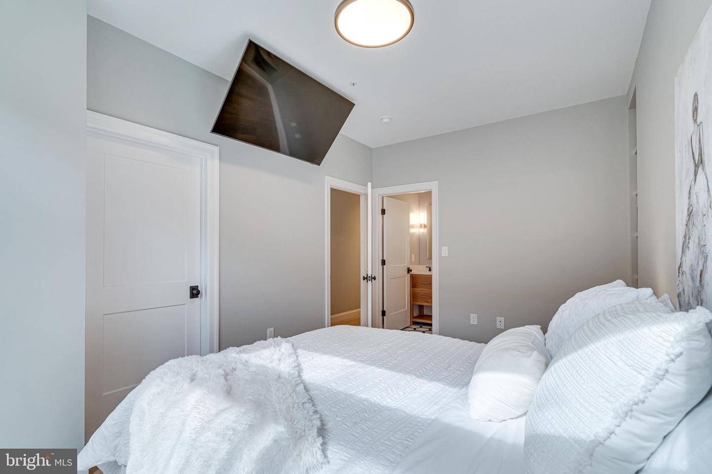 467 M ST NW #1, WASHINGTON, District Of Columbia 20001, 3 Bedrooms Bedrooms, ,2 BathroomsBathrooms,Residential,For sale,467 M ST NW #1,DCDC2185216 MLS # DCDC2185216