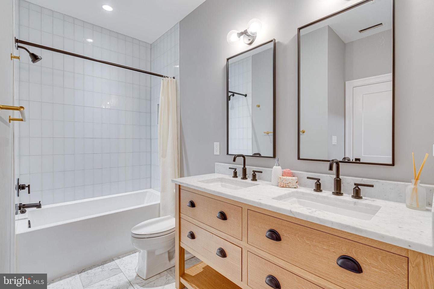 467 M ST NW #1, WASHINGTON, District Of Columbia 20001, 3 Bedrooms Bedrooms, ,2 BathroomsBathrooms,Residential,For sale,467 M ST NW #1,DCDC2185216 MLS # DCDC2185216