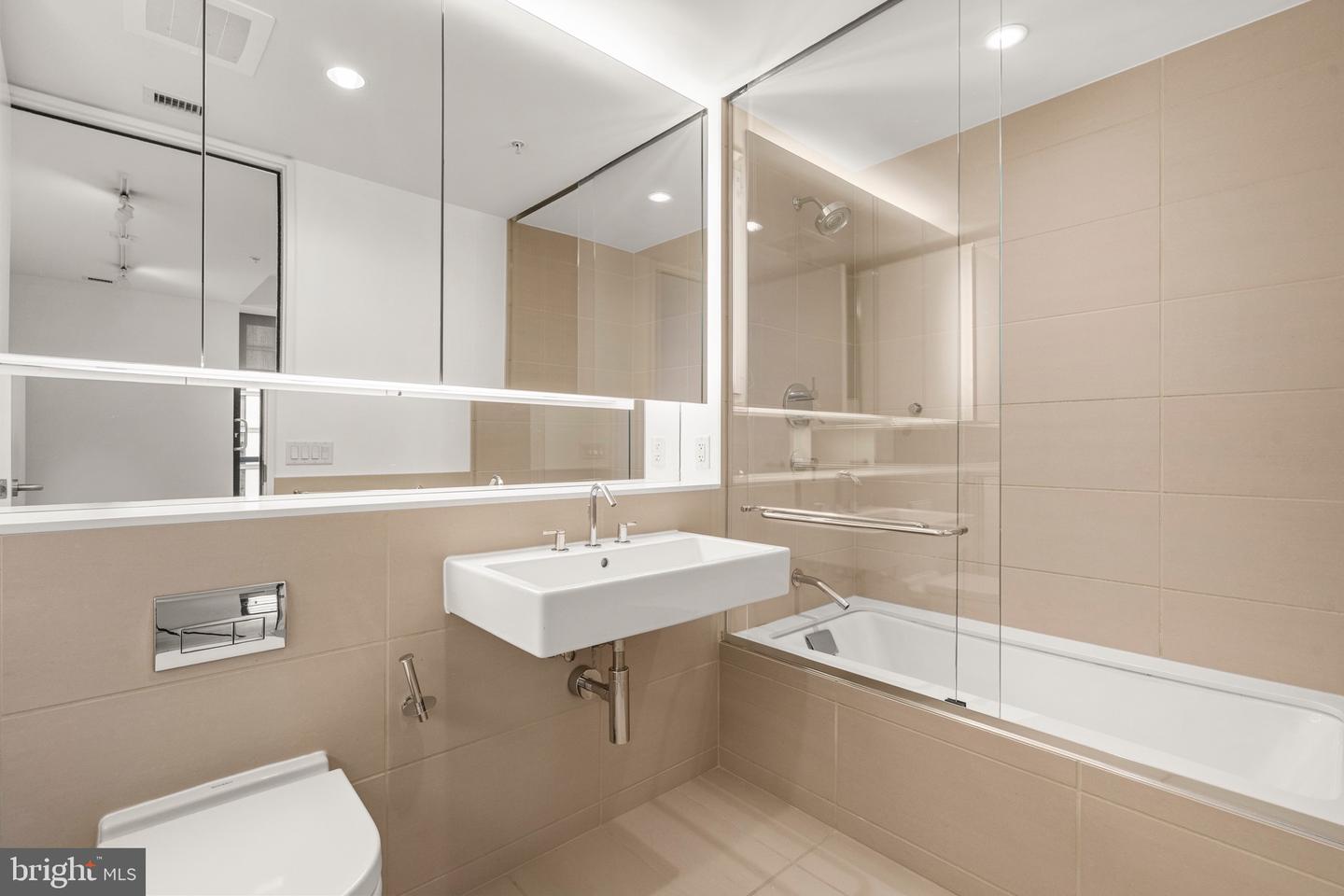925 H ST NW #503, WASHINGTON, District Of Columbia 20001, 1 Bedroom Bedrooms, ,1 BathroomBathrooms,Residential,For sale,925 H ST NW #503,DCDC2185696 MLS # DCDC2185696