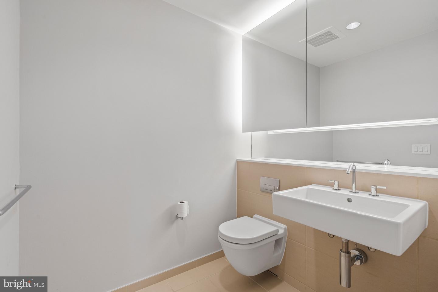 925 H ST NW #503, WASHINGTON, District Of Columbia 20001, 1 Bedroom Bedrooms, ,1 BathroomBathrooms,Residential,For sale,925 H ST NW #503,DCDC2185696 MLS # DCDC2185696