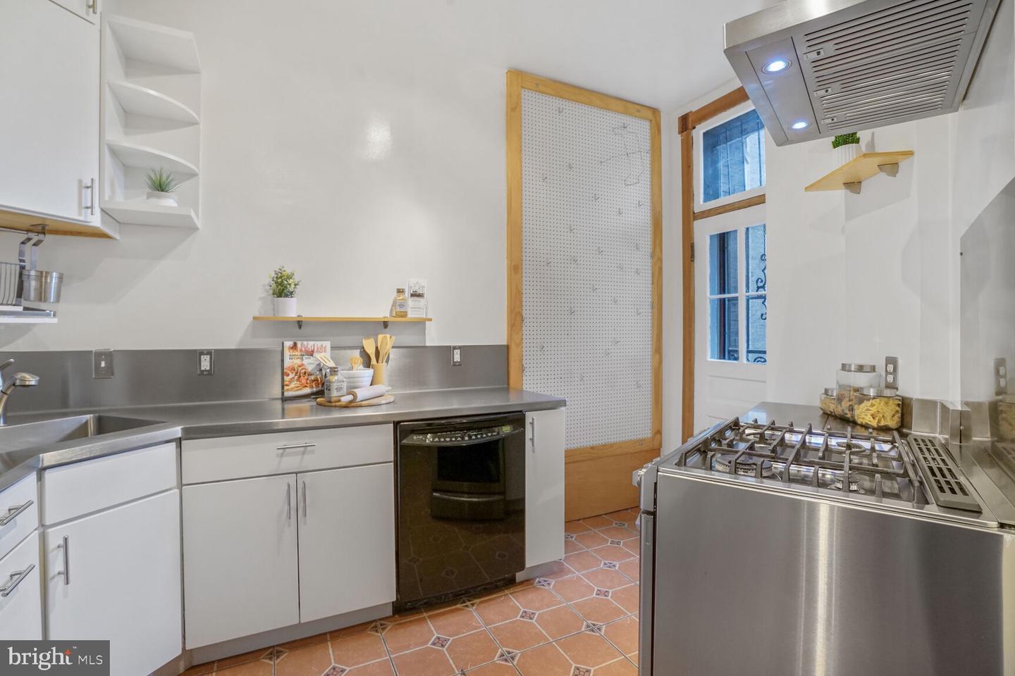 2022 COLUMBIA RD NW #111, WASHINGTON, District Of Columbia 20009, 2 Bedrooms Bedrooms, 6 Rooms Rooms,1 BathroomBathrooms,Residential,For sale,2022 COLUMBIA RD NW #111,DCDC2185970 MLS # DCDC2185970