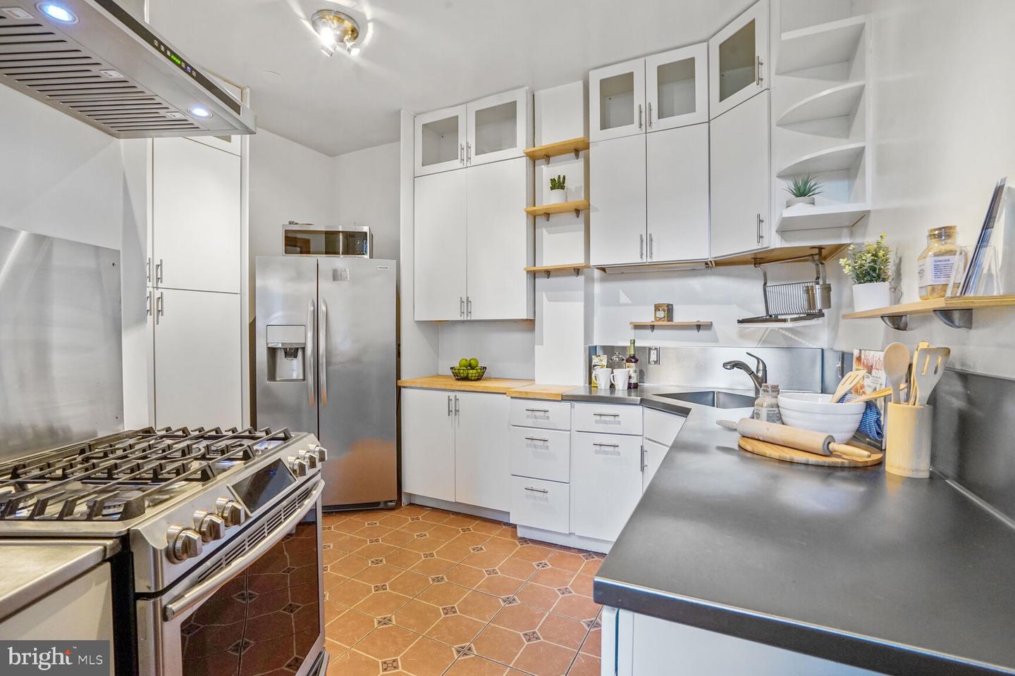 2022 COLUMBIA RD NW #111, WASHINGTON, District Of Columbia 20009, 2 Bedrooms Bedrooms, 6 Rooms Rooms,1 BathroomBathrooms,Residential,For sale,2022 COLUMBIA RD NW #111,DCDC2185970 MLS # DCDC2185970