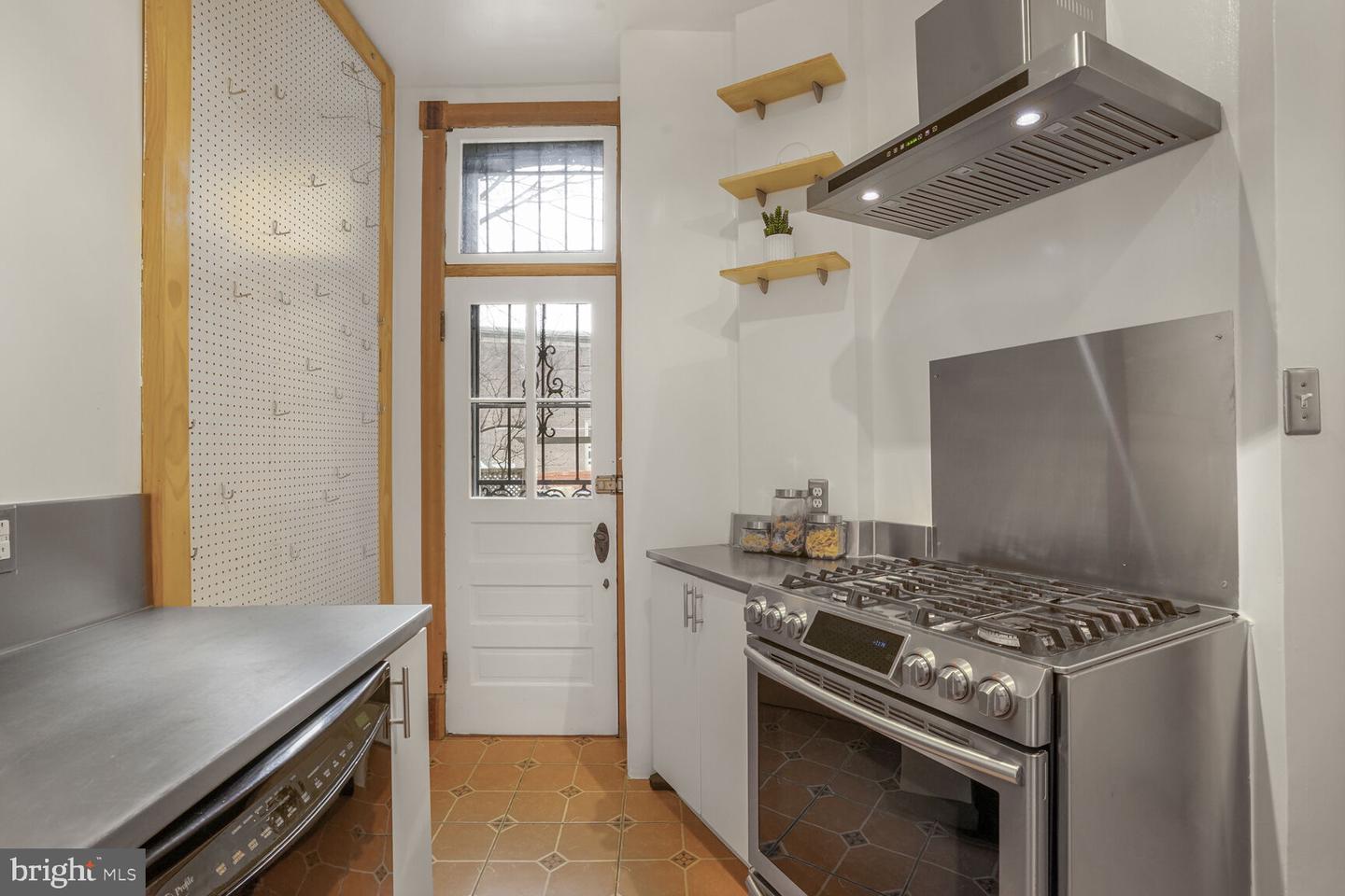 2022 COLUMBIA RD NW #111, WASHINGTON, District Of Columbia 20009, 2 Bedrooms Bedrooms, 6 Rooms Rooms,1 BathroomBathrooms,Residential,For sale,2022 COLUMBIA RD NW #111,DCDC2185970 MLS # DCDC2185970