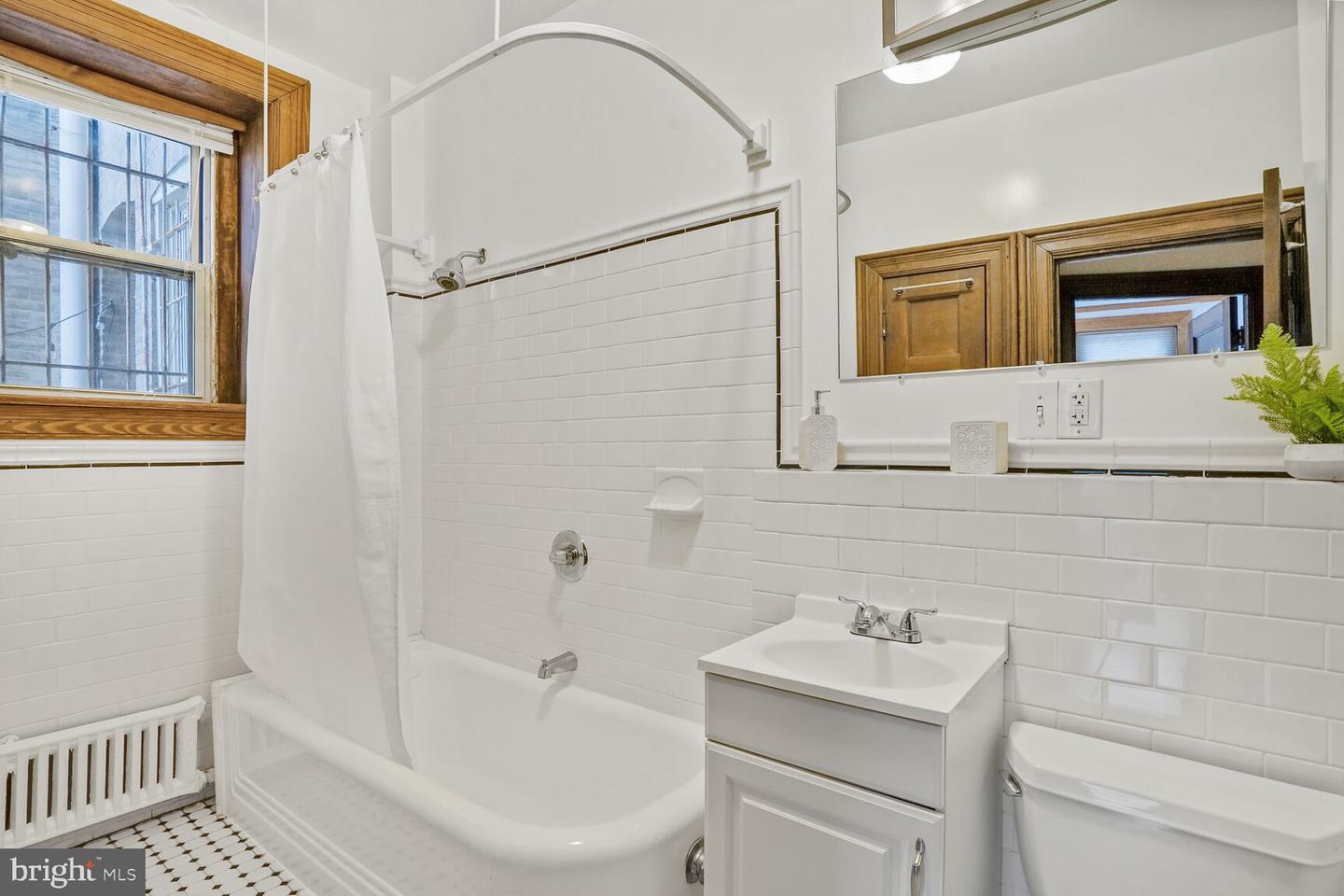 2022 COLUMBIA RD NW #111, WASHINGTON, District Of Columbia 20009, 2 Bedrooms Bedrooms, 6 Rooms Rooms,1 BathroomBathrooms,Residential,For sale,2022 COLUMBIA RD NW #111,DCDC2185970 MLS # DCDC2185970