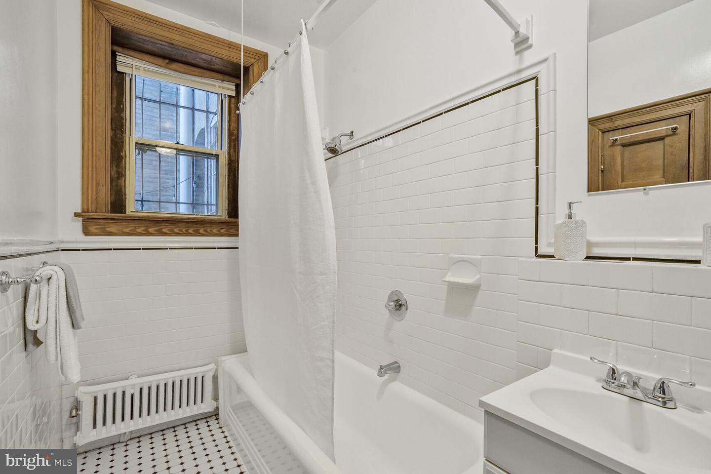 2022 COLUMBIA RD NW #111, WASHINGTON, District Of Columbia 20009, 2 Bedrooms Bedrooms, 6 Rooms Rooms,1 BathroomBathrooms,Residential,For sale,2022 COLUMBIA RD NW #111,DCDC2185970 MLS # DCDC2185970