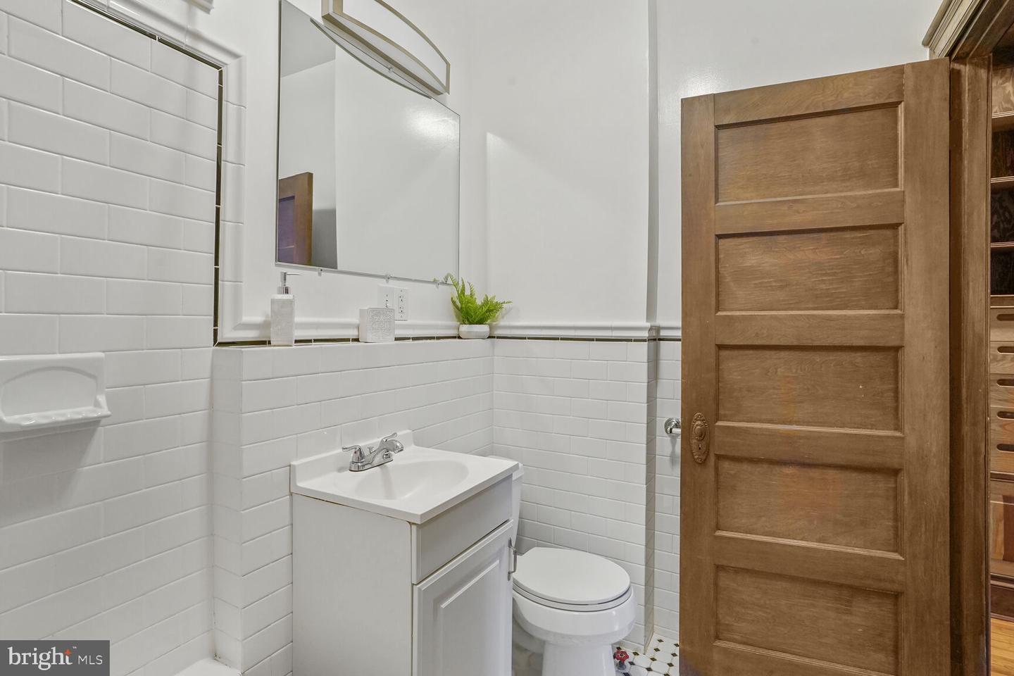 2022 COLUMBIA RD NW #111, WASHINGTON, District Of Columbia 20009, 2 Bedrooms Bedrooms, 6 Rooms Rooms,1 BathroomBathrooms,Residential,For sale,2022 COLUMBIA RD NW #111,DCDC2185970 MLS # DCDC2185970