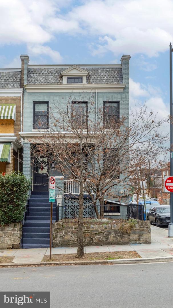 935 15TH ST SE, WASHINGTON, District Of Columbia 20003, 4 Bedrooms Bedrooms, ,3 BathroomsBathrooms,Residential,For sale,935 15TH ST SE,DCDC2186232 MLS # DCDC2186232