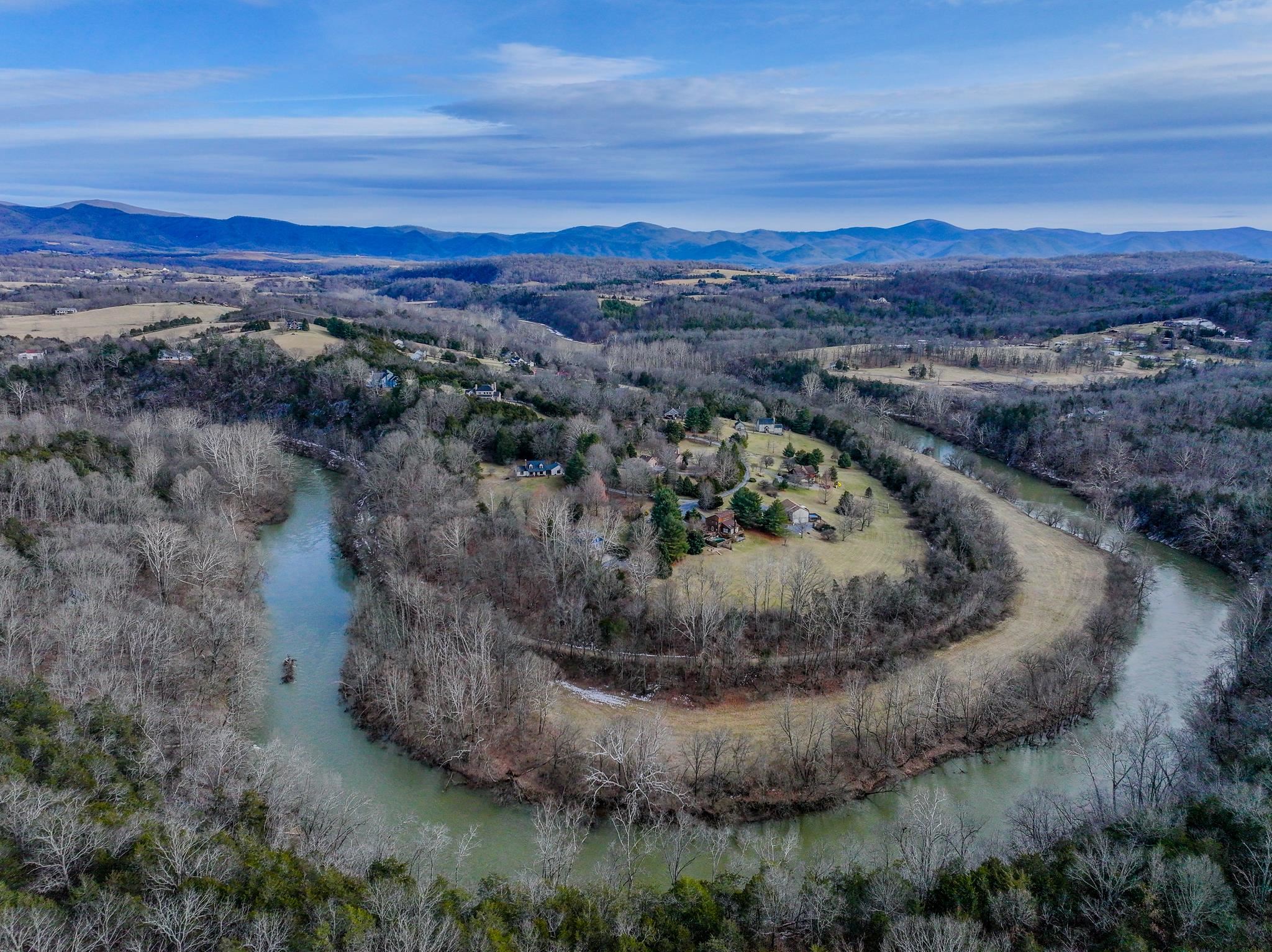 314 RIVERBEND DR, LEXINGTON, Virginia 24450, 4 Bedrooms Bedrooms, ,3 BathroomsBathrooms,Residential,314 RIVERBEND DR,661109 MLS # 661109