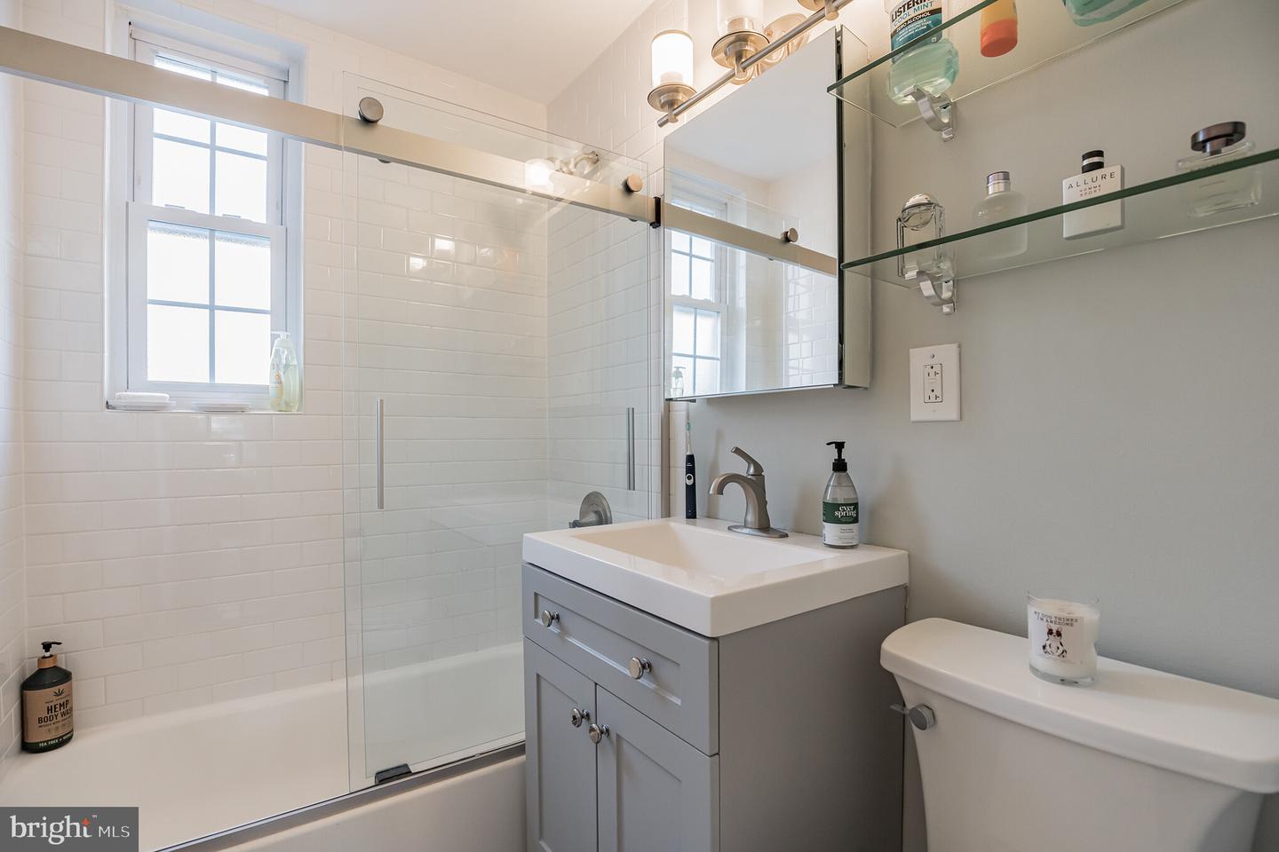 222 N THOMAS ST #1, ARLINGTON, Virginia 22203, 1 Bedroom Bedrooms, ,1 BathroomBathrooms,Residential,For sale,222 N THOMAS ST #1,VAAR2053262 MLS # VAAR2053262