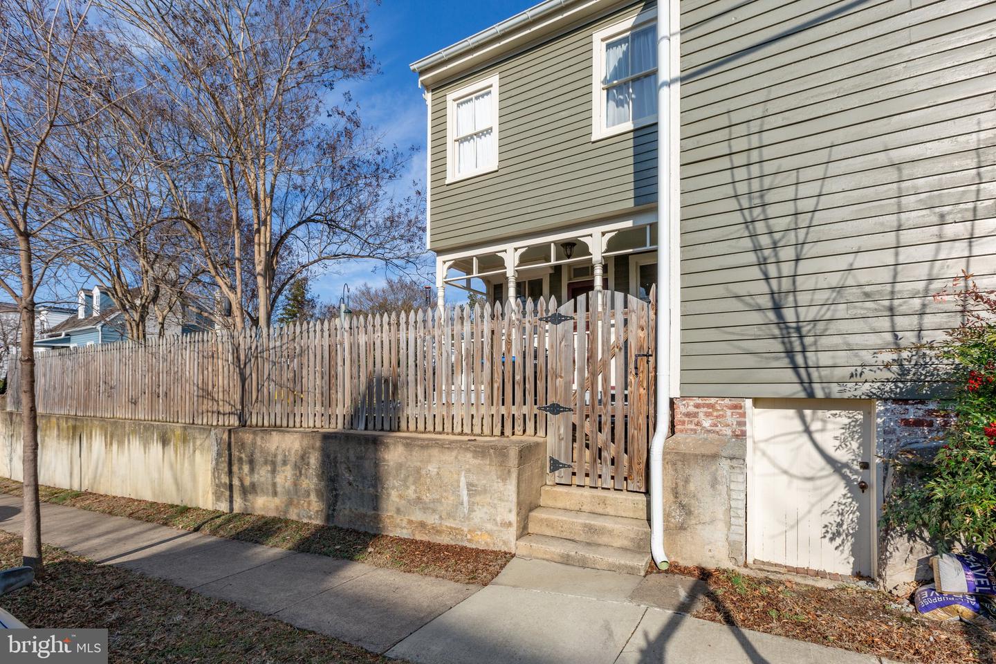 209 PRINCESS ELIZABETH ST, FREDERICKSBURG, Virginia 22401, 3 Bedrooms Bedrooms, 6 Rooms Rooms,2 BathroomsBathrooms,Residential,For sale,209 PRINCESS ELIZABETH ST,VAFB2007602 MLS # VAFB2007602