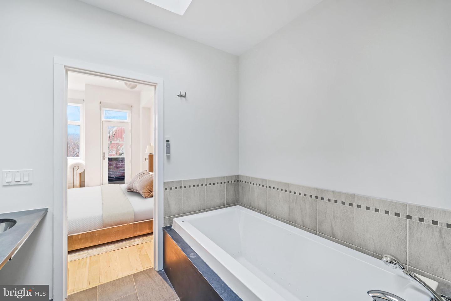 1621 12TH ST NW #2, WASHINGTON, District Of Columbia 20009, 2 Bedrooms Bedrooms, ,2 BathroomsBathrooms,Residential,For sale,1621 12TH ST NW #2,DCDC2185572 MLS # DCDC2185572