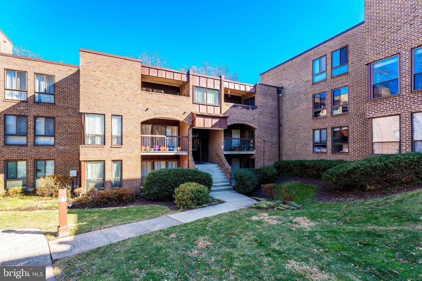 11220 CHESTNUT GROVE SQ #123, RESTON, Virginia 20190, 2 Bedrooms Bedrooms, ,1 BathroomBathrooms,Residential,For sale,11220 CHESTNUT GROVE SQ #123,VAFX2222340 MLS # VAFX2222340