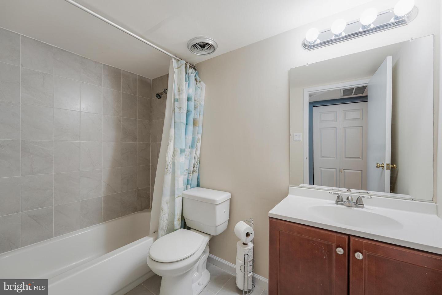 11220 CHESTNUT GROVE SQ #123, RESTON, Virginia 20190, 2 Bedrooms Bedrooms, ,1 BathroomBathrooms,Residential,For sale,11220 CHESTNUT GROVE SQ #123,VAFX2222340 MLS # VAFX2222340