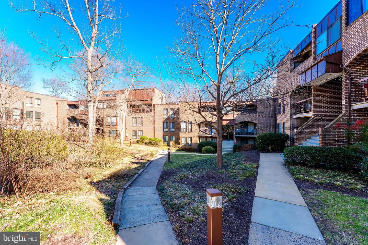 11220 CHESTNUT GROVE SQ #123, RESTON, Virginia 20190, 2 Bedrooms Bedrooms, ,1 BathroomBathrooms,Residential,For sale,11220 CHESTNUT GROVE SQ #123,VAFX2222340 MLS # VAFX2222340