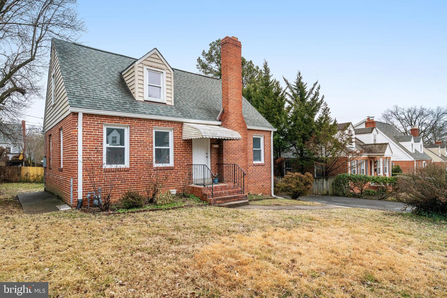 2833 SUMMERFIELD RD, FALLS CHURCH, Virginia 22042, 3 Bedrooms Bedrooms, ,2 BathroomsBathrooms,Residential,For sale,2833 SUMMERFIELD RD,VAFX2220868 MLS # VAFX2220868