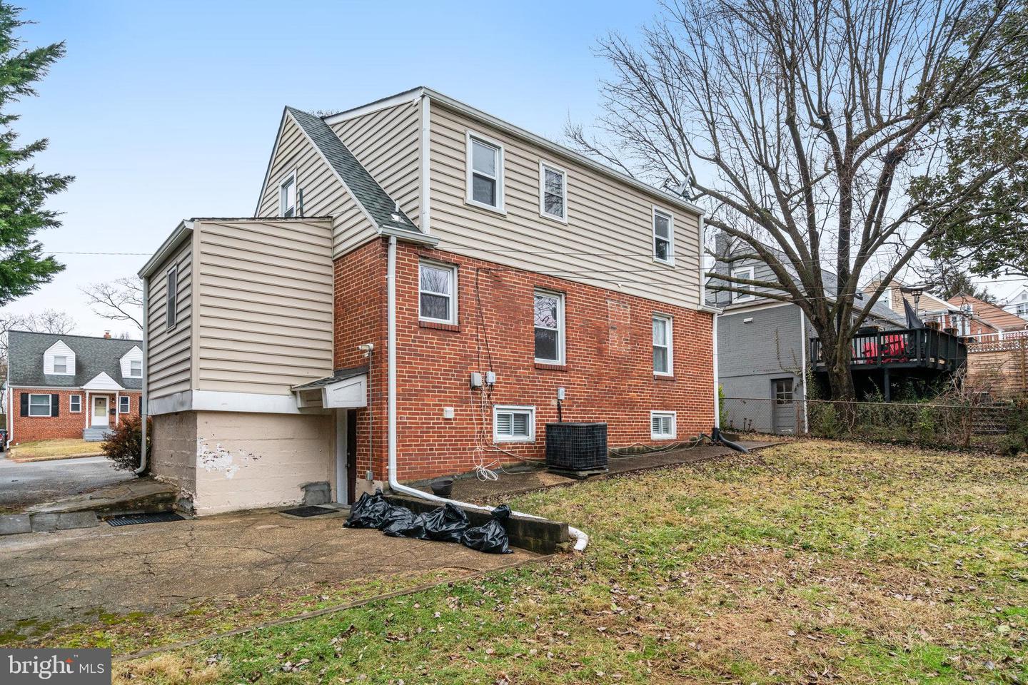 2833 SUMMERFIELD RD, FALLS CHURCH, Virginia 22042, 3 Bedrooms Bedrooms, ,2 BathroomsBathrooms,Residential,For sale,2833 SUMMERFIELD RD,VAFX2220868 MLS # VAFX2220868