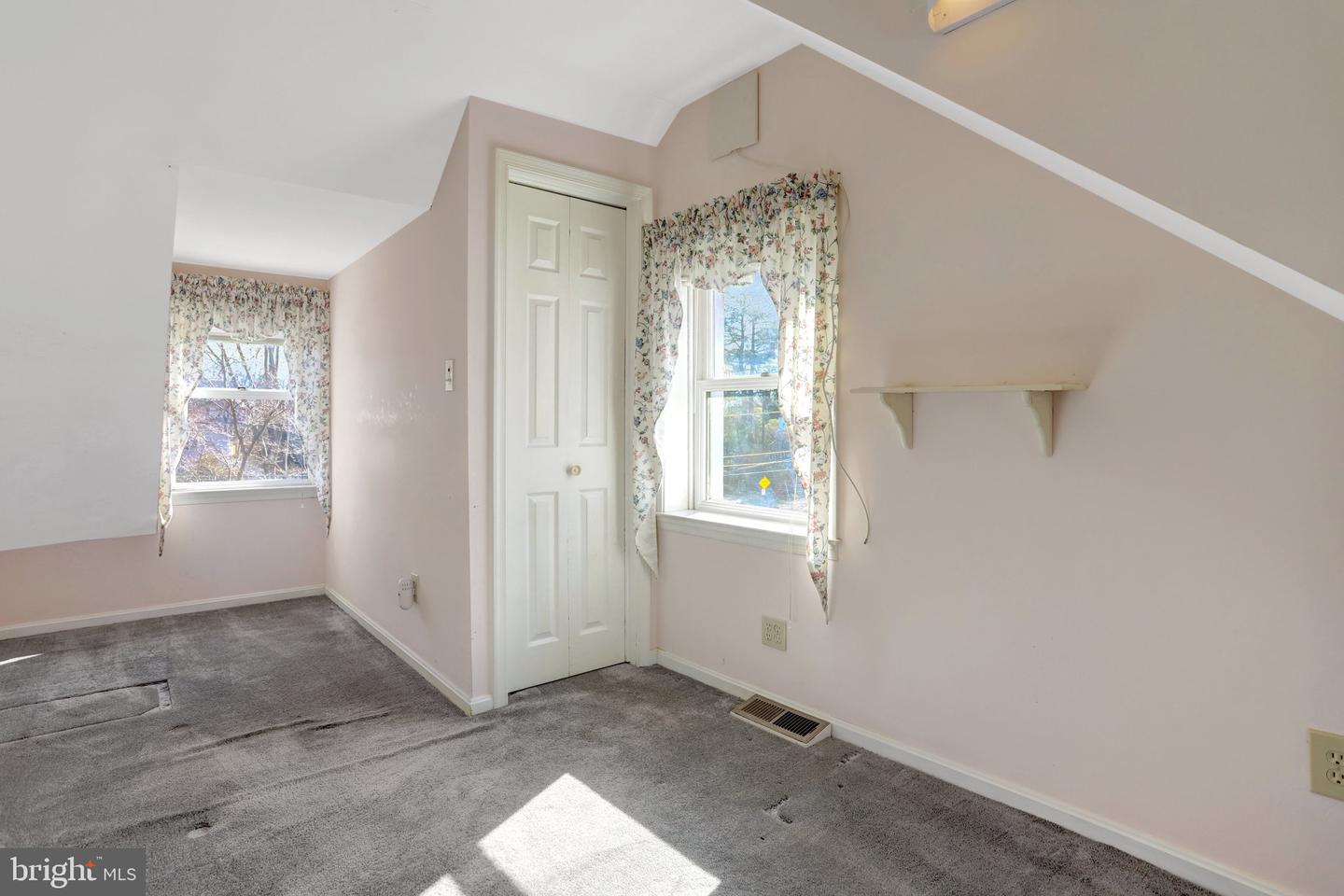 1404 N POWHATAN ST, ARLINGTON, Virginia 22205, 3 Bedrooms Bedrooms, ,2 BathroomsBathrooms,Residential,For sale,1404 N POWHATAN ST,VAAR2053586 MLS # VAAR2053586