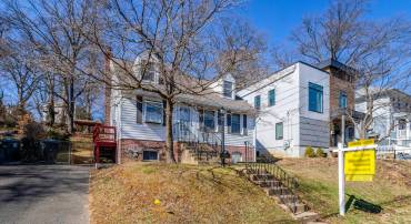 1404 N POWHATAN ST, ARLINGTON, Virginia 22205, 3 Bedrooms Bedrooms, ,2 BathroomsBathrooms,Residential,For sale,1404 N POWHATAN ST,VAAR2053586 MLS # VAAR2053586