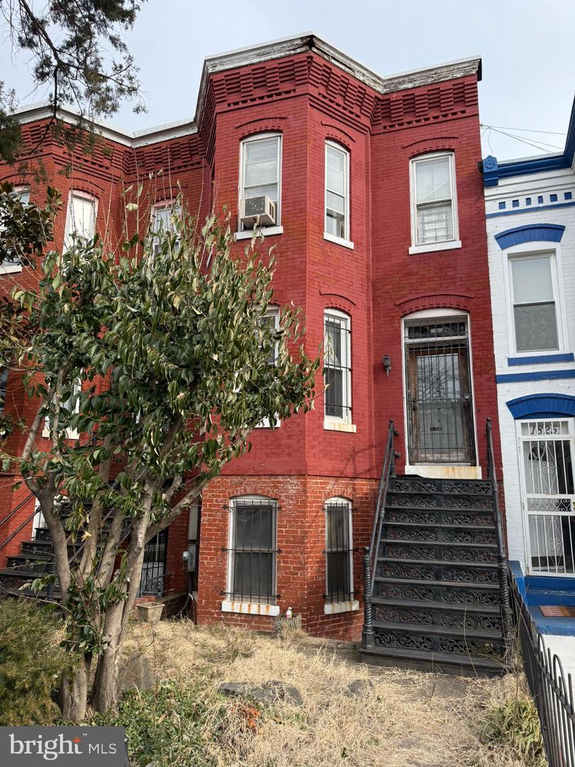 1827 VERMONT AVE NW, WASHINGTON, District Of Columbia 20001, 2 Bedrooms Bedrooms, ,1 BathroomBathrooms,Residential,For sale,1827 VERMONT AVE NW,DCDC2186442 MLS # DCDC2186442