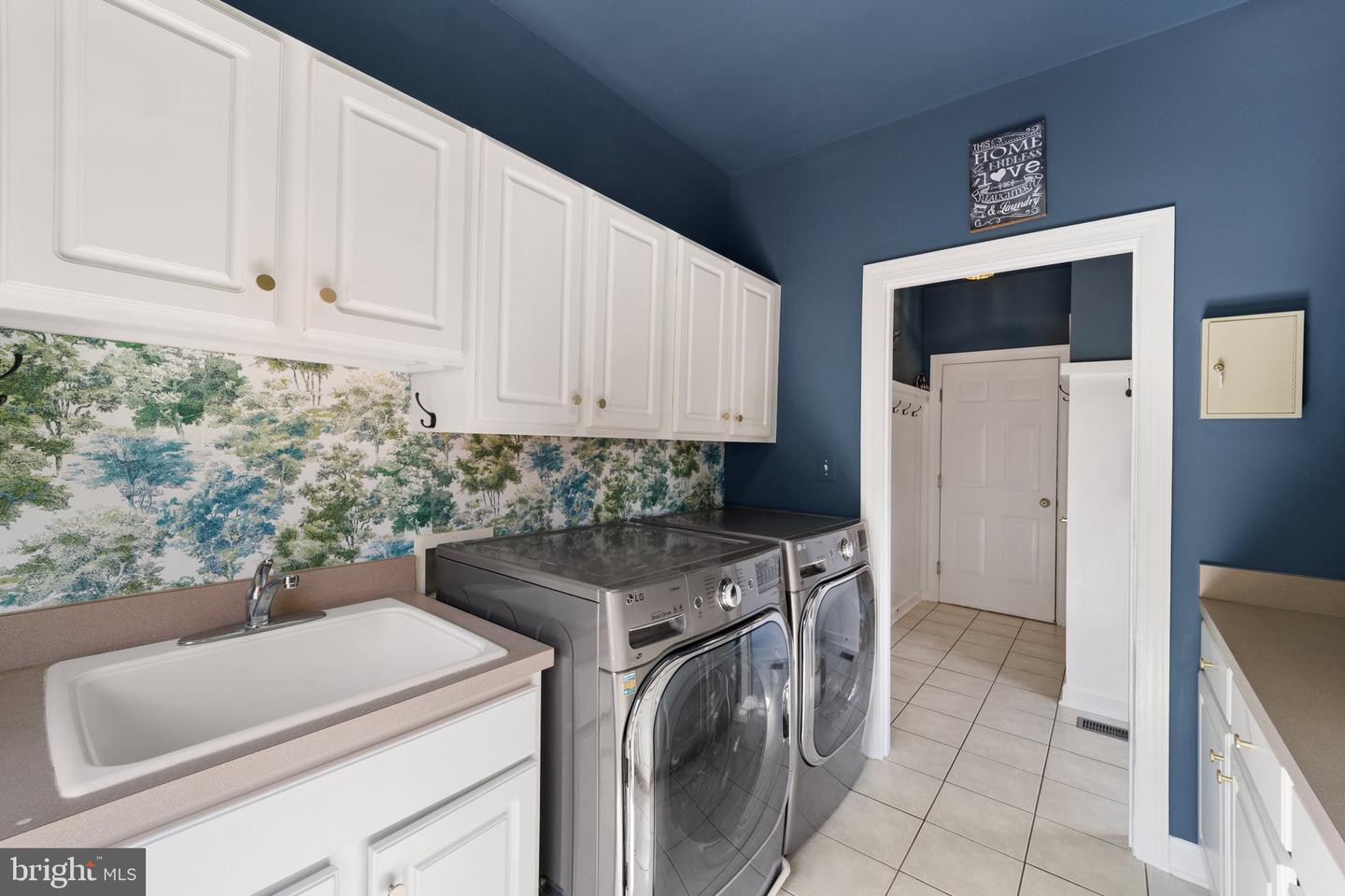 40243 FEATHERBED LN, LOVETTSVILLE, Virginia 20180, 5 Bedrooms Bedrooms, 22 Rooms Rooms,4 BathroomsBathrooms,Residential,For sale,40243 FEATHERBED LN,VALO2086380 MLS # VALO2086380