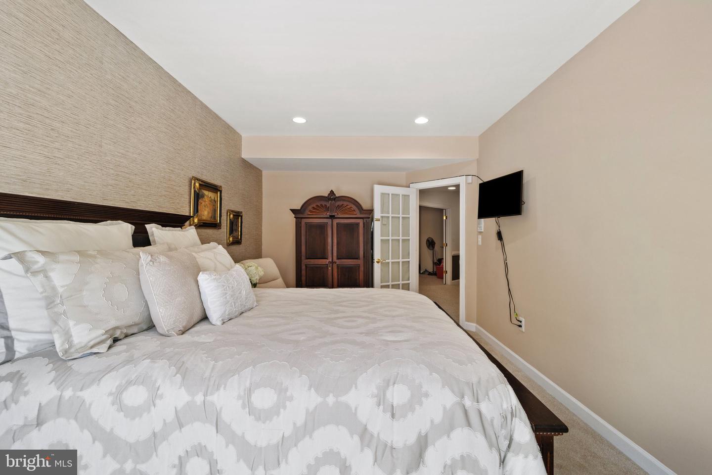 40243 FEATHERBED LN, LOVETTSVILLE, Virginia 20180, 5 Bedrooms Bedrooms, 22 Rooms Rooms,4 BathroomsBathrooms,Residential,For sale,40243 FEATHERBED LN,VALO2086380 MLS # VALO2086380