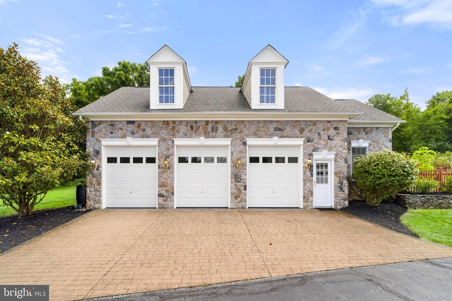 40243 FEATHERBED LN, LOVETTSVILLE, Virginia 20180, 5 Bedrooms Bedrooms, 22 Rooms Rooms,4 BathroomsBathrooms,Residential,For sale,40243 FEATHERBED LN,VALO2086380 MLS # VALO2086380